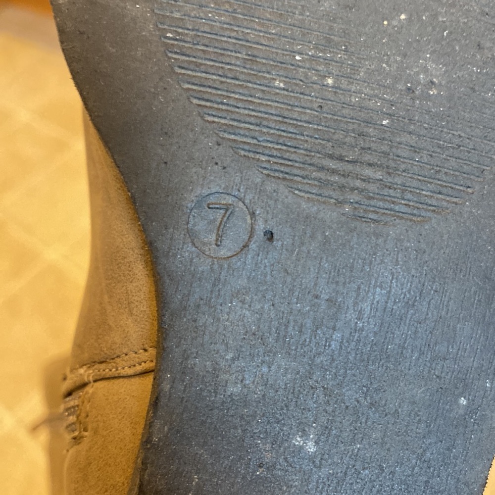 Tan boots - Picture 5 of 5